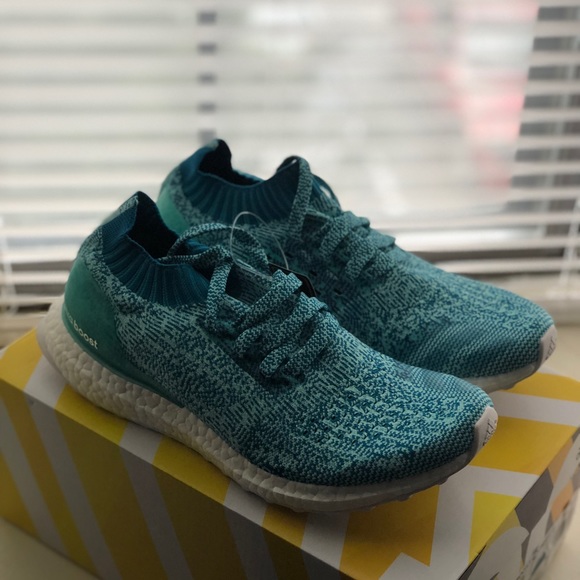 2 pair of Adidas Ultraboost Women’s size 8 NWT - Picture 7 of 7